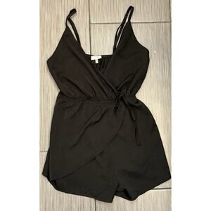 Tobi Women’s Black Split Ways Romper Size Small NWT Sleeveless